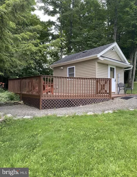 439 Butternut Rd, Newfoundland, PA 18445