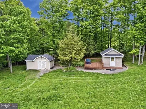 439 Butternut Rd, Newfoundland, PA 18445