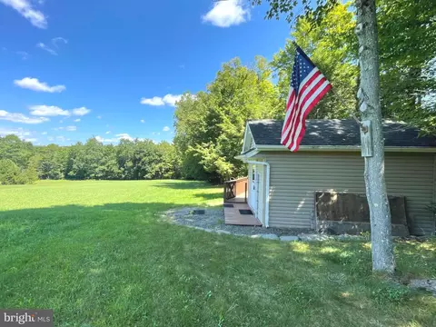 439 Butternut Rd, Newfoundland, PA 18445