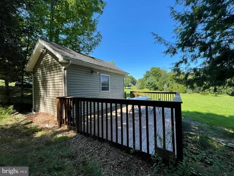 439 Butternut Rd, Newfoundland, PA 18445