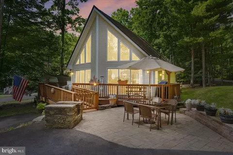 6 Lakeside Dr, Lakeville, PA 18438