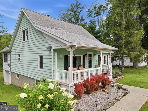 1355 Fernwood Rd, Lake Ariel, PA 18436