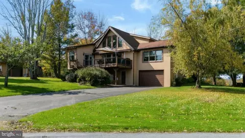1605 Ridgeview Ct, Lake Ariel, PA 18436