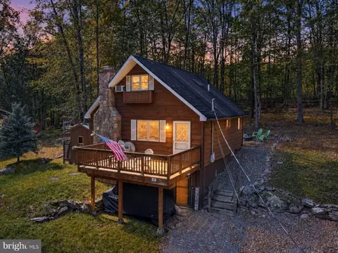 41 Deerfoot Rd, Lake Ariel, PA 18436