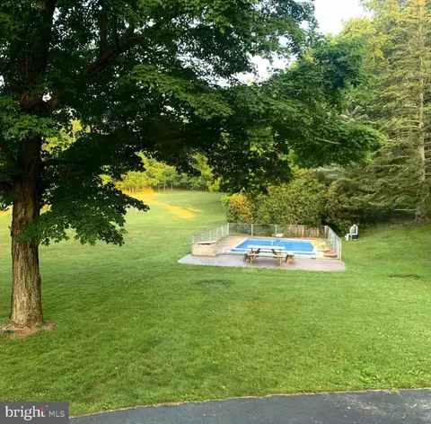 429 N Main St, Russell, PA 16345