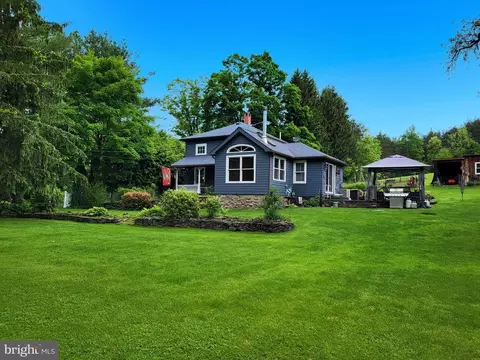 24 Board Rd, Laceyville, PA 18623