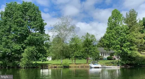 32 Shore Dr, Tunkhannock, PA 18657