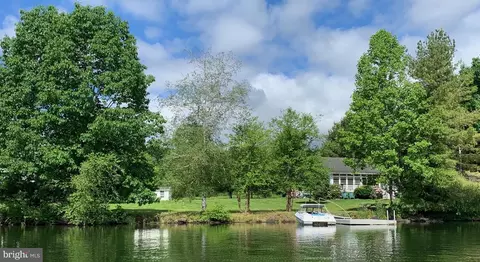 32 Shore Dr, Tunkhannock, PA 18657