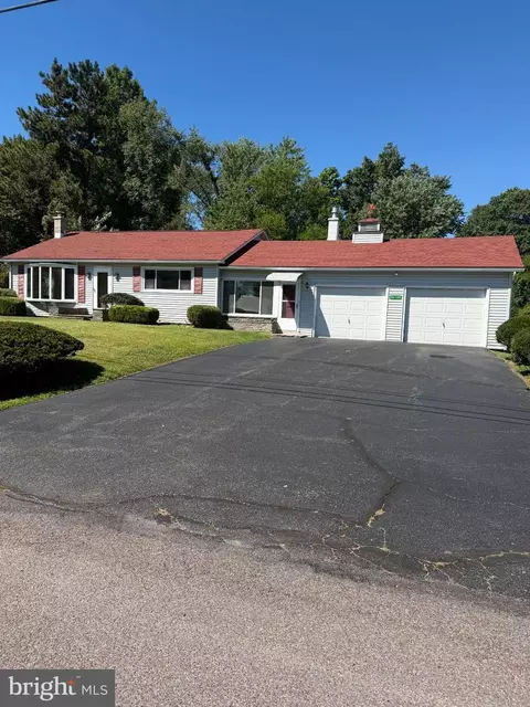 29 Maple Ln, Tunkhannock, PA 18657