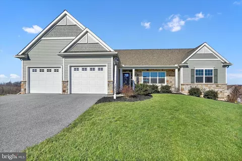 1825 Fountain Rock Dr, Dover, PA 17315