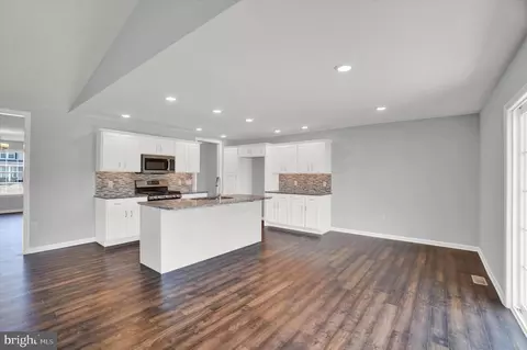 Entry Way - 602 Rishel Dr, York, PA 17406 photo 2 of 7