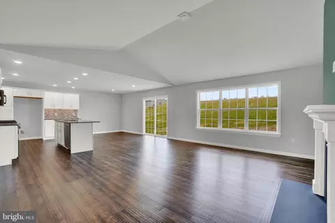 Living - 602 Rishel Dr, York, PA 17406 photo 3 of 4