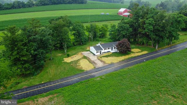 6166 Thompson Rd, Stewartstown, PA 17363
