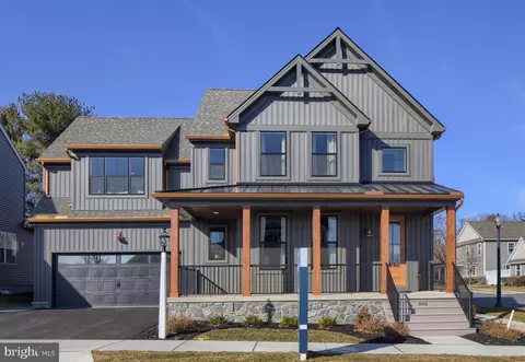 100 Schoolhouse Ln #SEBASTIAN, Windsor, PA 17366