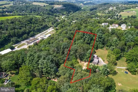 3 Holly Ln, Glen Rock, PA 17327