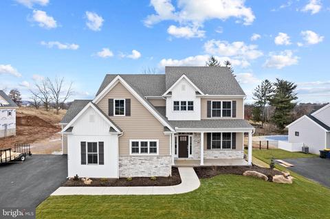 719 Oxford Dr, York, PA 17406