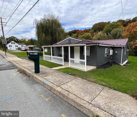 114 E Main St, Windsor, PA 17366 photo 1