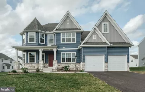 365 Hollyhock Dr, Manchester, PA 17345