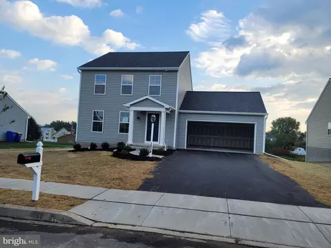 1804 Fountain Rock Dr, Dover, PA 17315