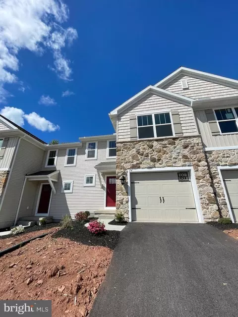 24 Fargreen Ct, Etters, PA 17319
