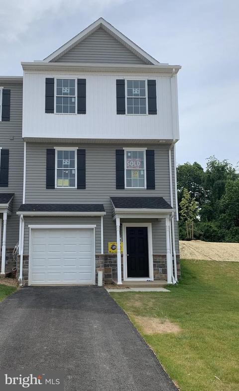 88 Holstein Dr #37, Hanover, PA 17331