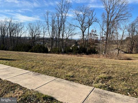 899 David Dr, Red Lion, PA 17356