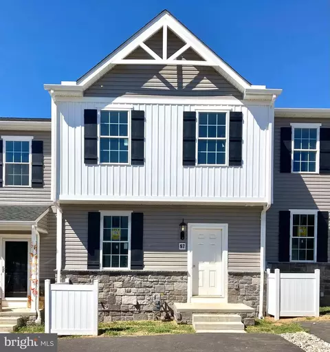 97 Holstein Dr #174, Hanover, PA 17331