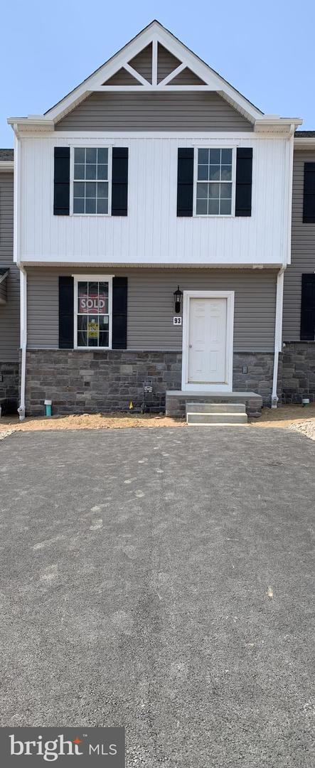93 Holstein Dr #176, Hanover, PA 17331
