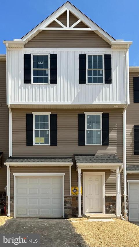 98 Holstein Dr #42, Hanover, PA 17331