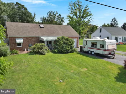 176 Woodthrush Ln, York, PA 17403
