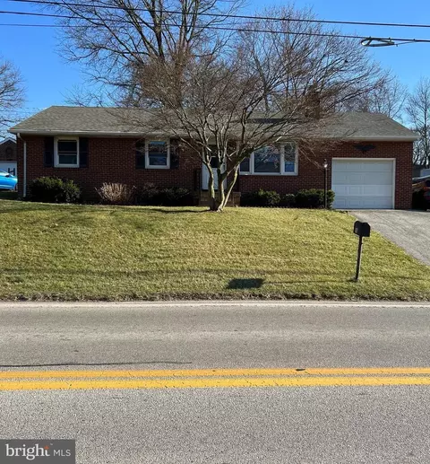 188 W Hanover St, Spring Grove, PA 17362