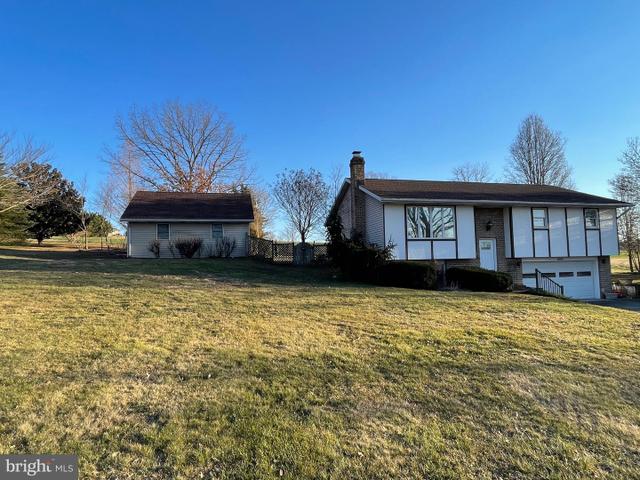 5888 Ambau Rd, Spring Grove, PA 17362