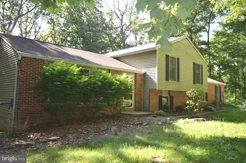 4 Deep Pond Ct, New Freedom, PA 17349