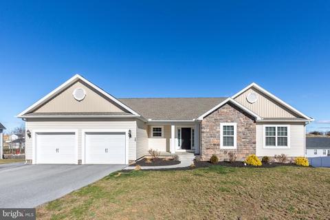 15 Kaitlyn Dr, Hanover, PA 17331