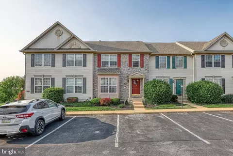 125 Kathryn Dr #125D, Red Lion, PA 17356