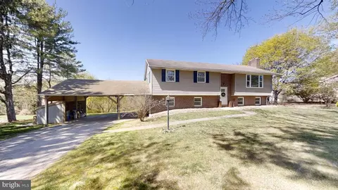 108 Valley View Dr, Hanover, PA 17331