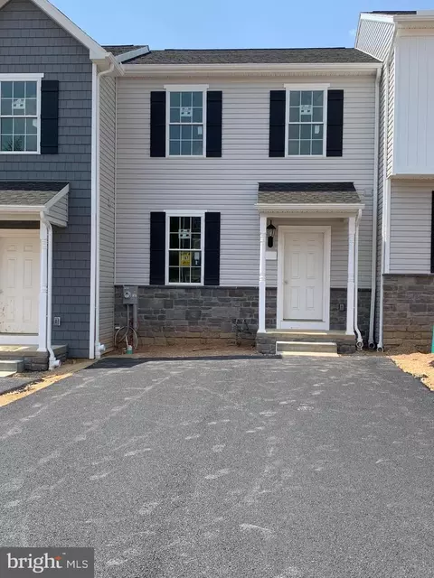 111 Holstein Dr #167, Hanover, PA 17331