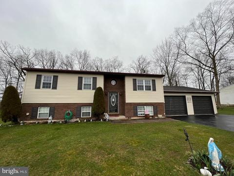 3675 Fox Chase Dr, Dover, PA 17315