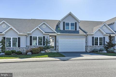 105 Nicholas Ln #33, York, PA 17402
