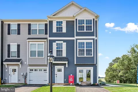 206 Avon Dr #241, Red Lion, PA 17356