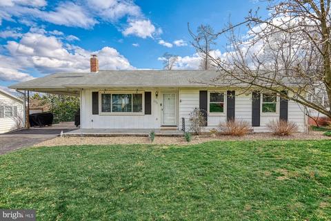 204 Greenwood Dr, New Cumberland, PA 17070