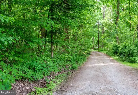 98 Riverview Rd, Delta, PA 17314