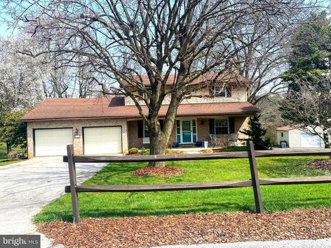 37 Woodland Dr, York, PA 17407