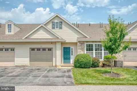 103 Crestview Ln #103, Stewartstown, PA 17363