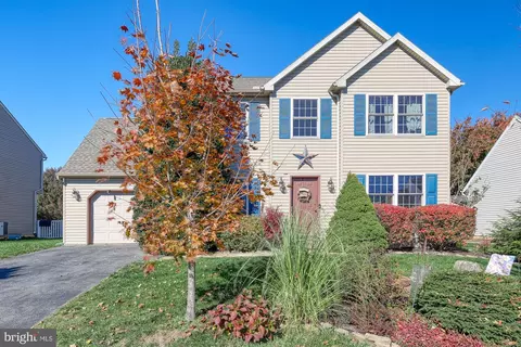 1872 Ashcombe Dr, Dover, PA 17315