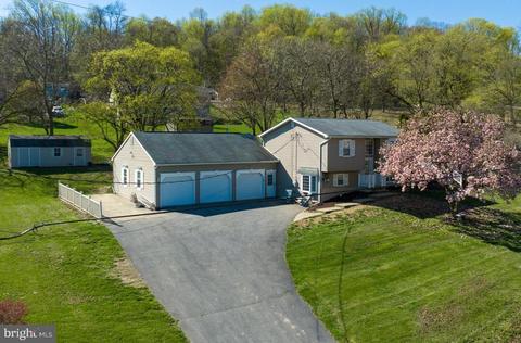 685 Saginaw Rd, Mount Wolf, PA 17347