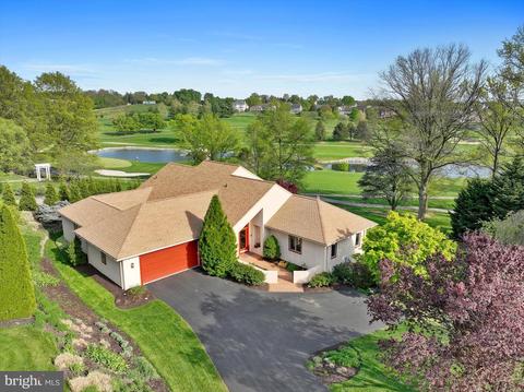 2688 Saint Andrews Ct, York, PA 17402