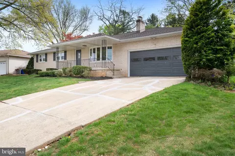 2012 White St, York, PA 17404