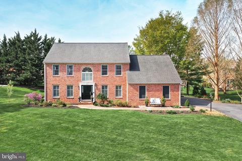 65 Monteview Dr, York, PA 17404