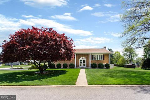590 Flora Ln, York, PA 17403